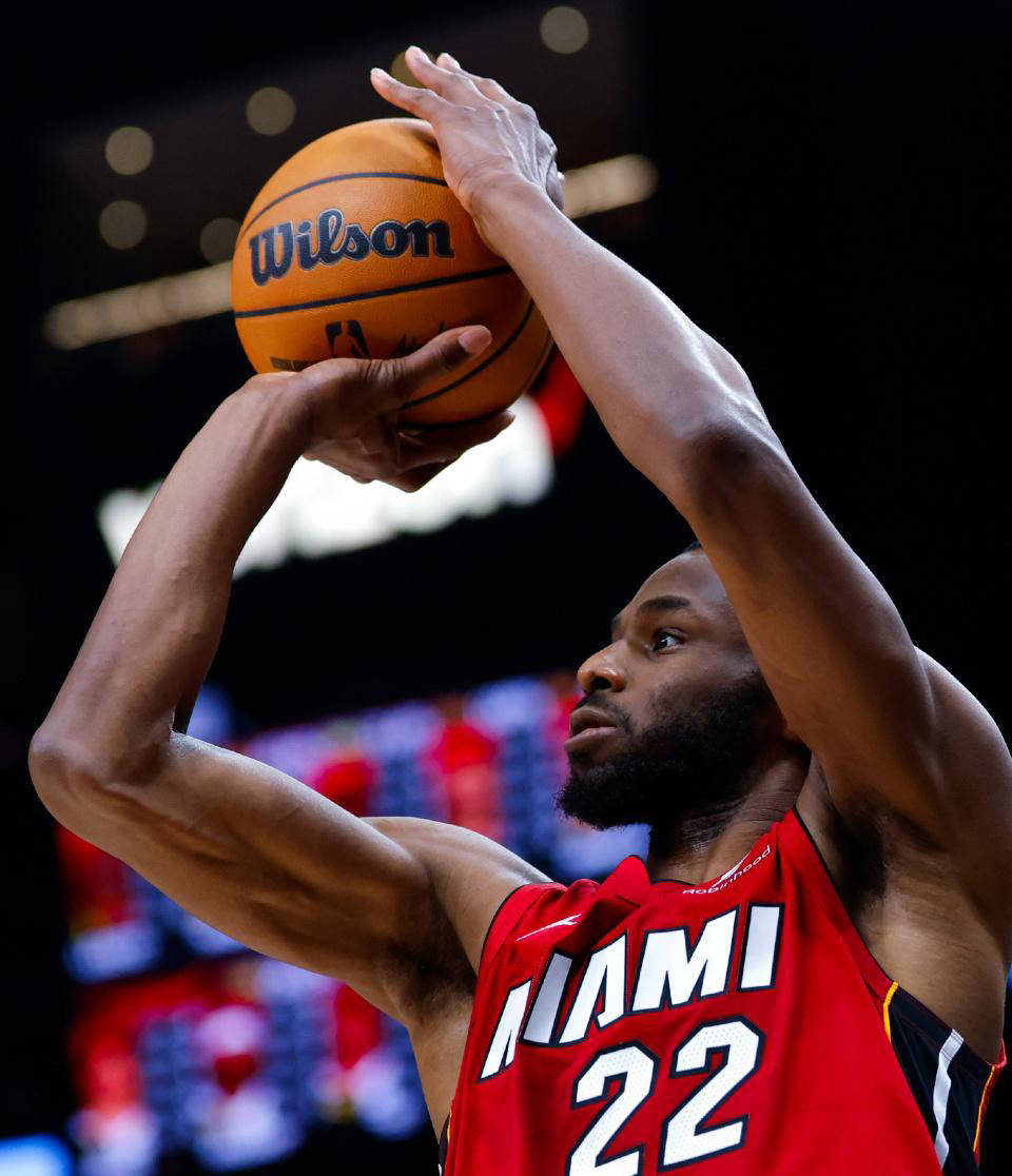 猛龙客场击败老鹰,继续领跑东部 猛龙客场击败老鹰,继续领跑东部