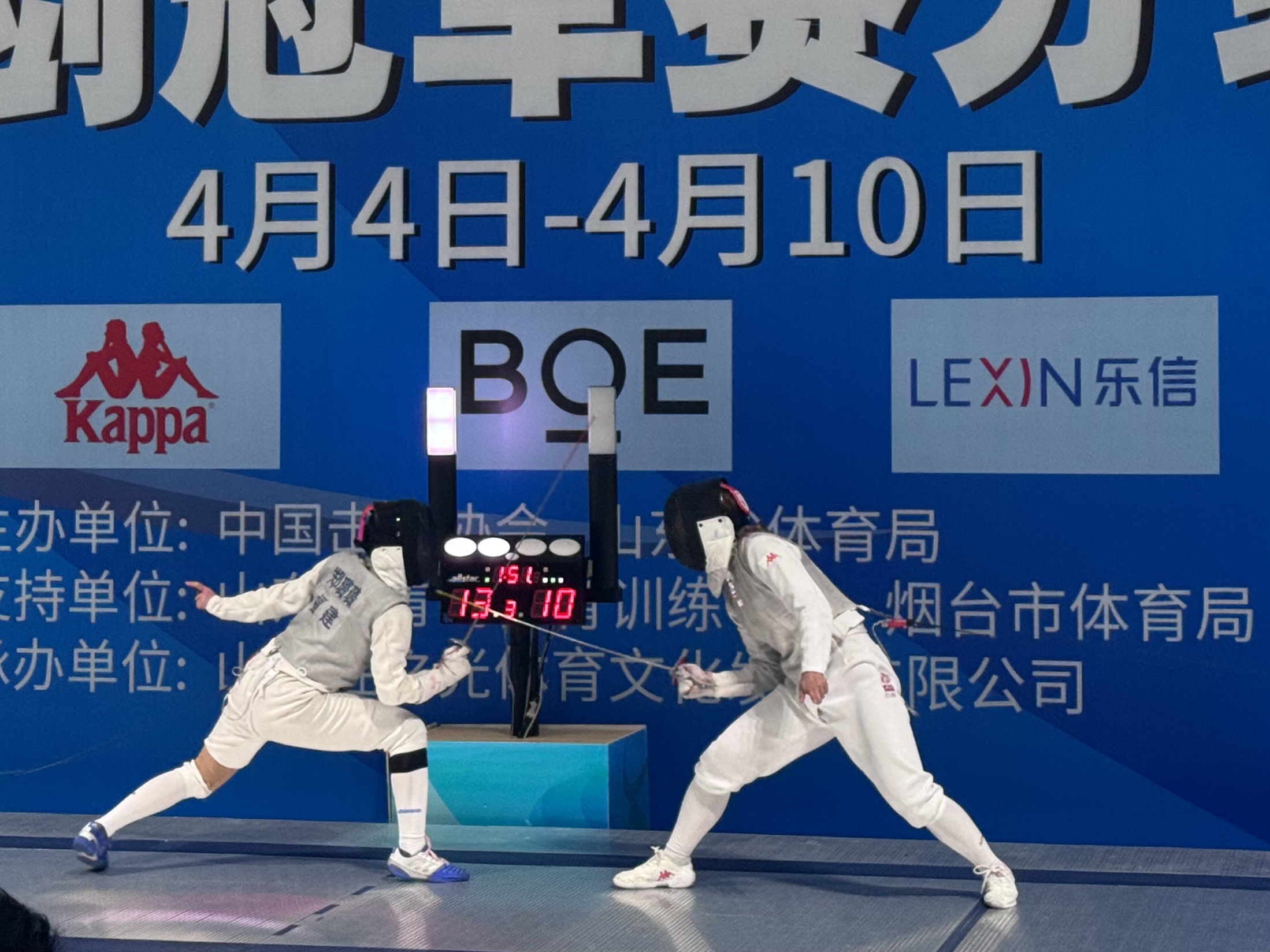 中国击剑赛场熠熠生辉,进击连连夺得银牌 中国击剑赛场熠熠生辉,进击连连夺得银牌