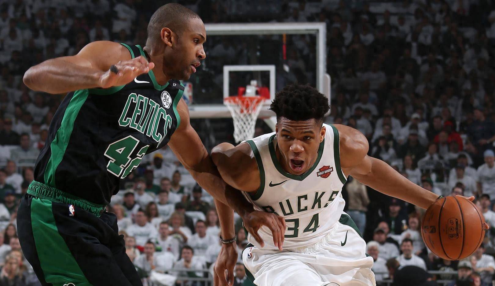 雄鹿队反击速度快如闪电,制造对手犯错 雄鹿队反击速度快如闪电,制造对手犯错