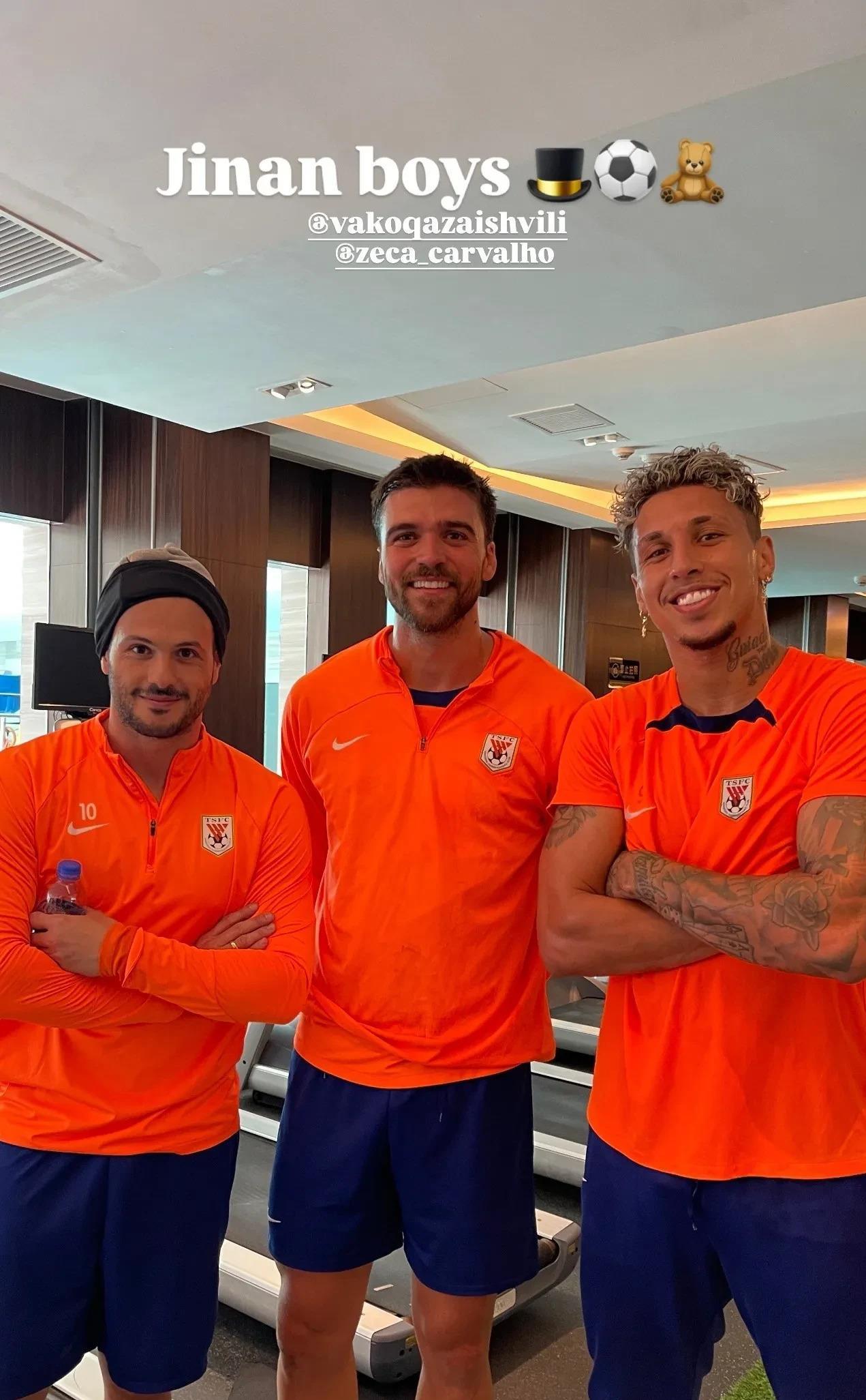 包含外援火力全开，带领球队横扫对手的词条