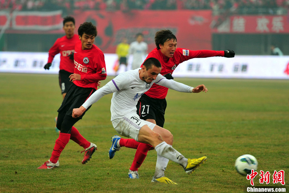 关于辽宁沈阳以稳固防线获胜，迅速跻身中超榜首的信息