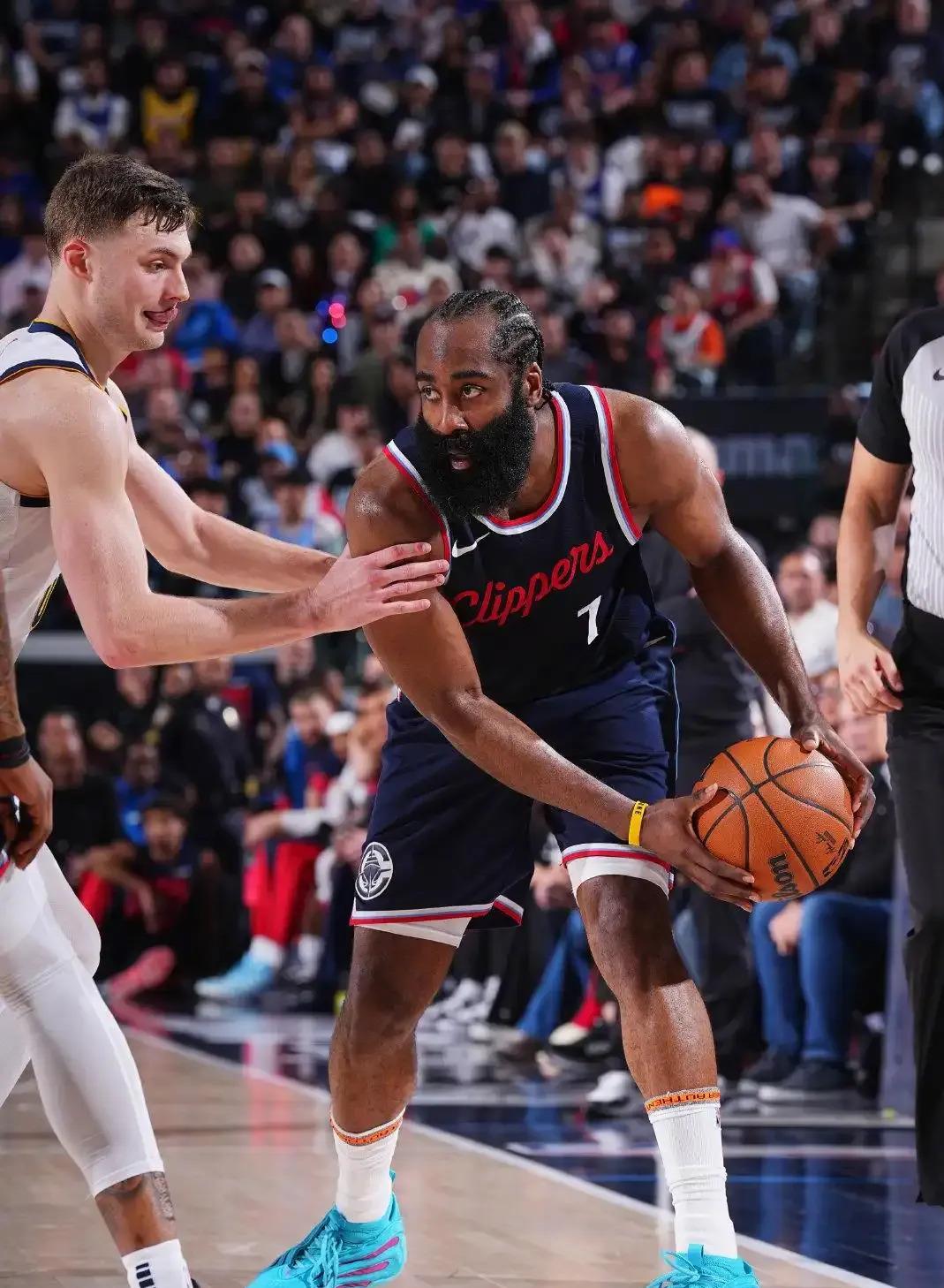 快船遭遇马刺逆转失去领先 快船遭遇马刺逆转失去领先