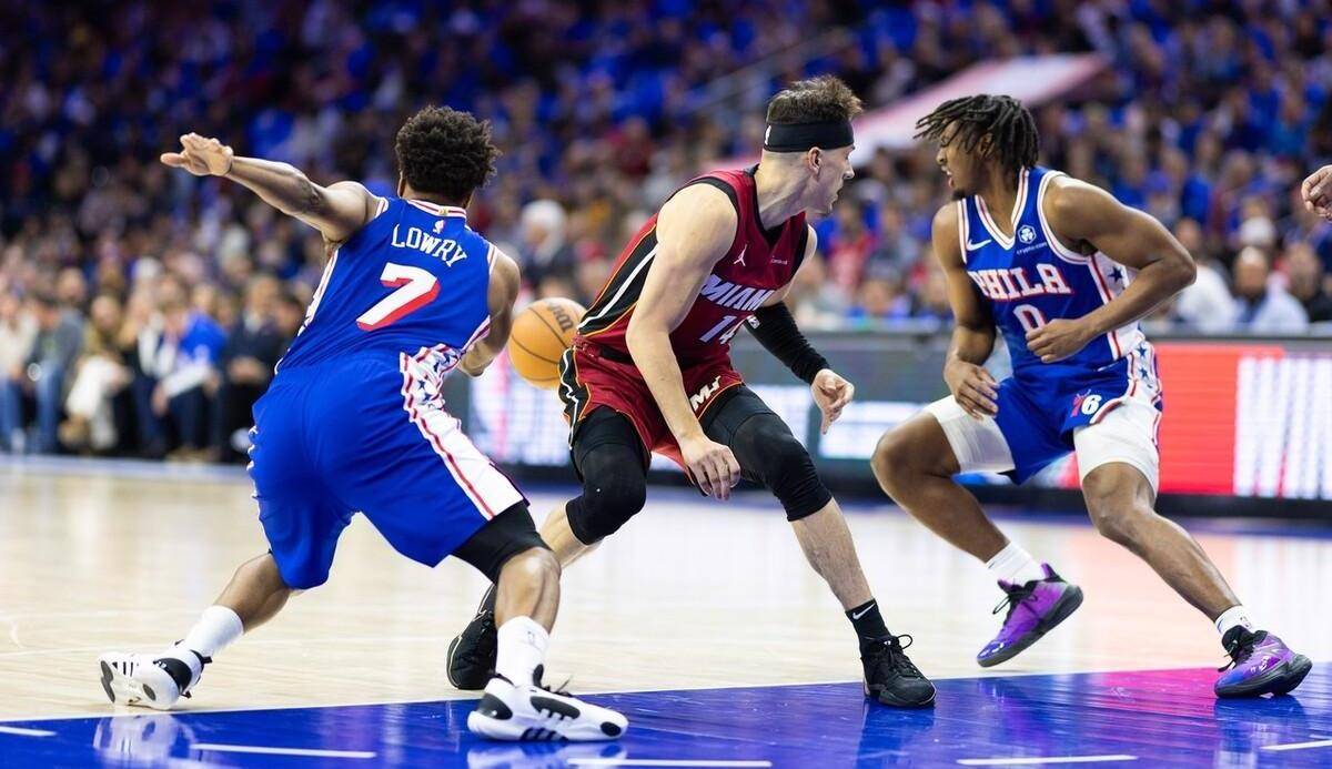 火箭横扫76人，晋级东部