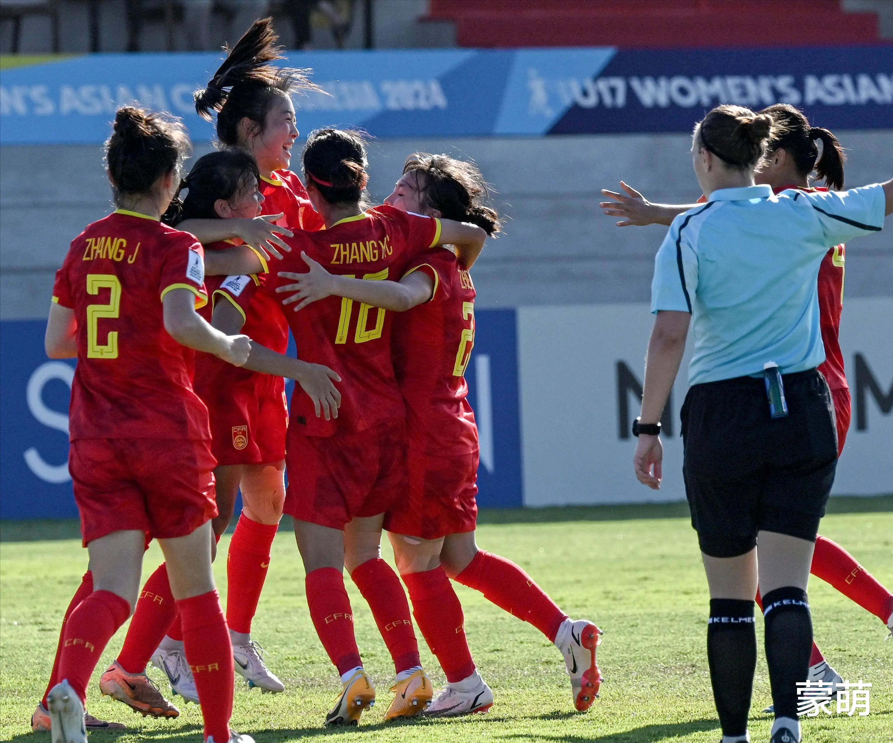 力克对手，中国女足夺取胜利