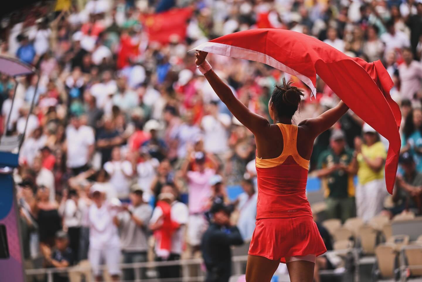 选手们展现出色的体育精神，赛场瞬间激动人心的简单介绍